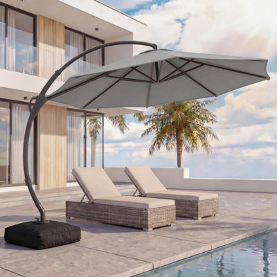 Parasol en porte-à-faux en aluminium Kristy avec base incluse