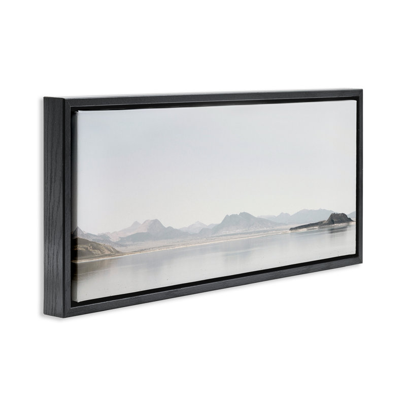 Cadre flottant Misty Morning Mountain, design par Gemma Bardot, H 14 po x l 31 po, Cadre flottant noir de jais