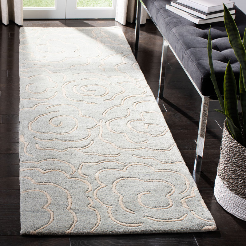 Tapis bleu clair touffeté à la main à motif floral McGreghor, Tapis de couloir 2 pi 6 po x 8 pi
