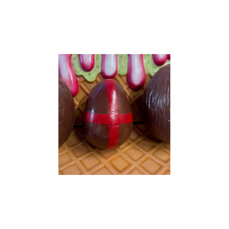 Ribbon, chocolat, œuf de Pâques surdimensionné