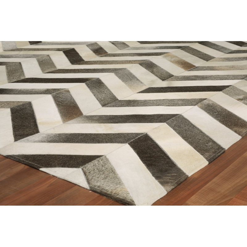 Natural Hide Cowhide Chevron Area Rug, Rectangle 5' x 8'
