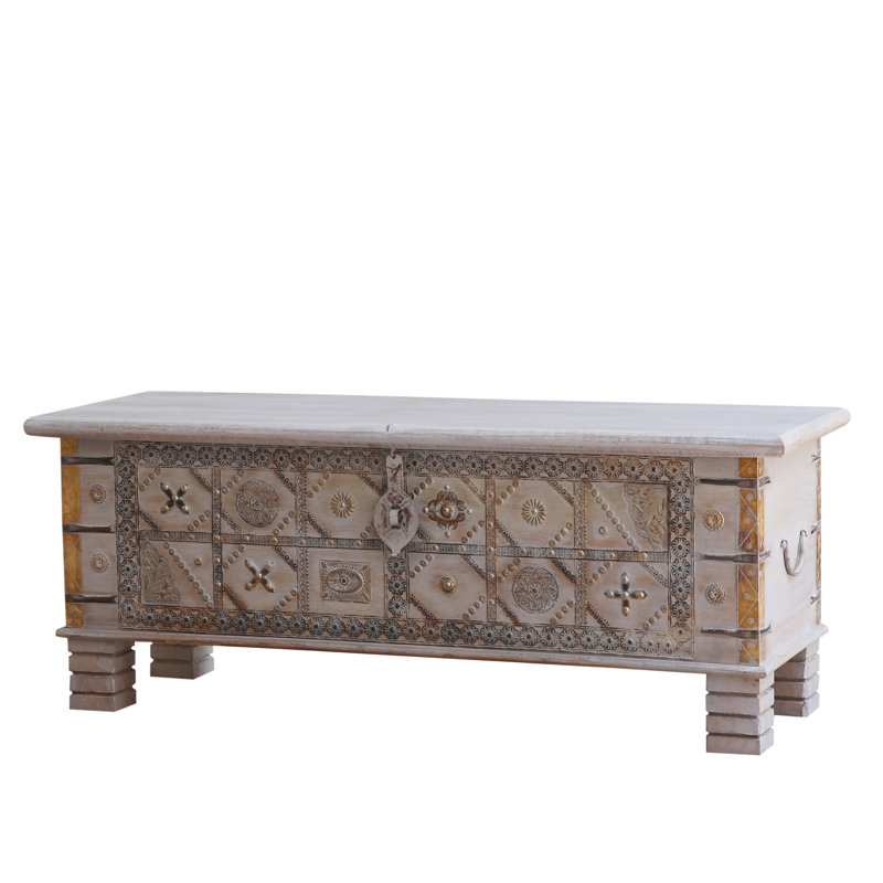 Aleksandra Blanket Chest