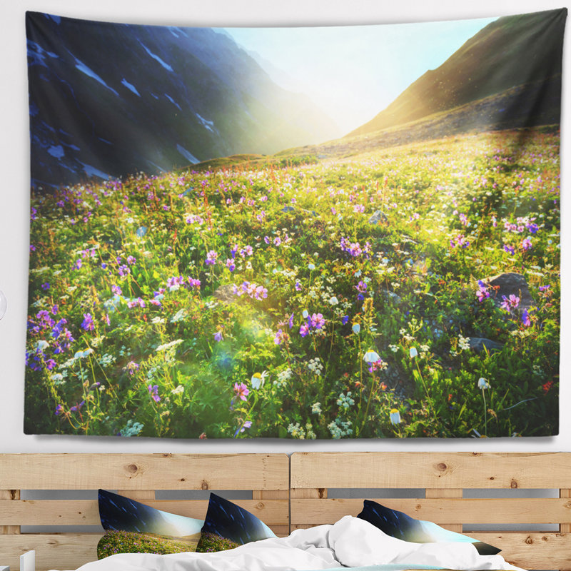 Tapisserie paysager avec des fleurs colorées, H 68 po x l 80 po