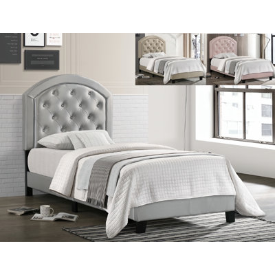 Lit plateforme touffeté avec matelas