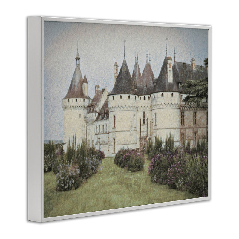 «French Castle Landmark», estampe numérique encadrée par Graffi *ee Studios, Estampe numérique encadrée blanc bord de mer