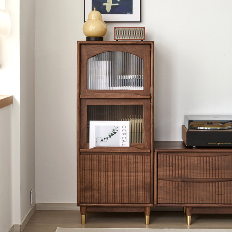 Petite armoire d'appoint en verre à petite coquille