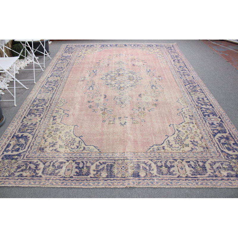 Exquisite Vintage Anatolian Turkish Rug with Pink Modern Design - Perfect for Salons