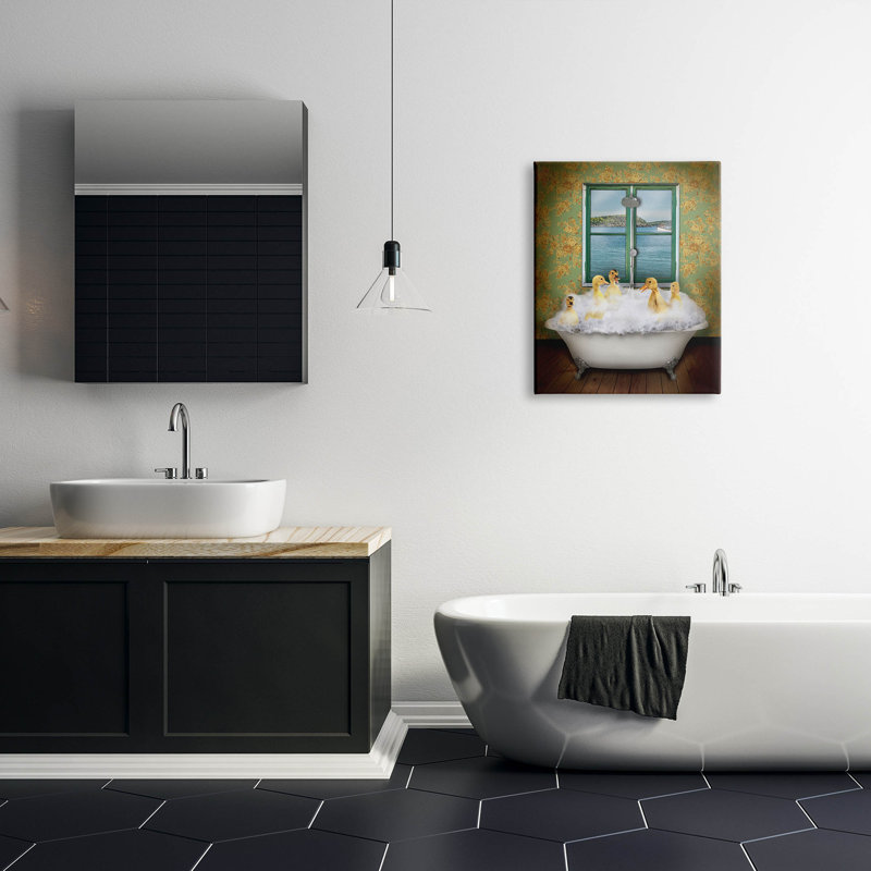 «Ducks Bathing Tub Ocean View» par John Hovenstine, H 30 po x l 24 po x P 1,5 po, Toile tendue