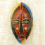 Décoration murale masque de bois traditionnel
