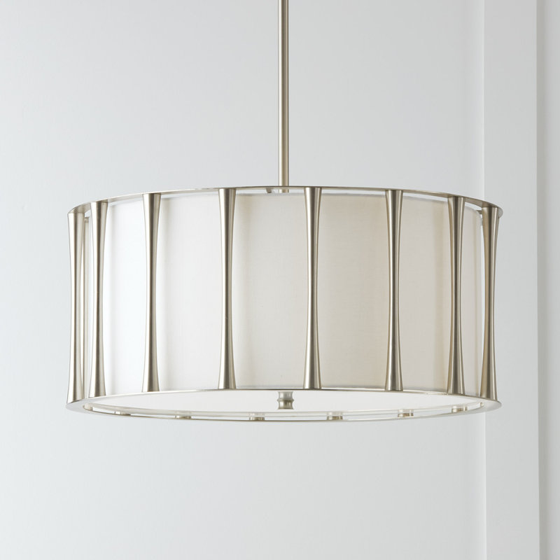Luminaire suspendu 4 lumières l 24,5 "x H 11" en laiton mat avec abat-jour en tissu blanc avec diffuseur en acrylique givré
