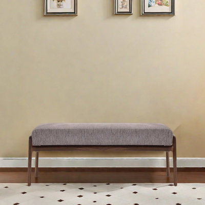 Banc simple pour changer de chaussures et ranger les vêtements