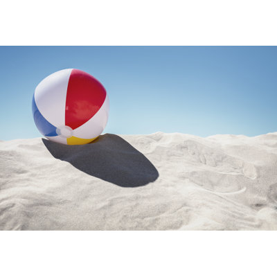 Beach Ball on Sand - Photographie sur toile tendue