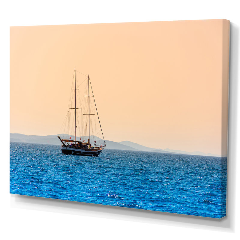 «Lonely Saililier Sails Sea Dawn» - Bateau à voile, art mural, 12" H x 20" W, Toile tendue