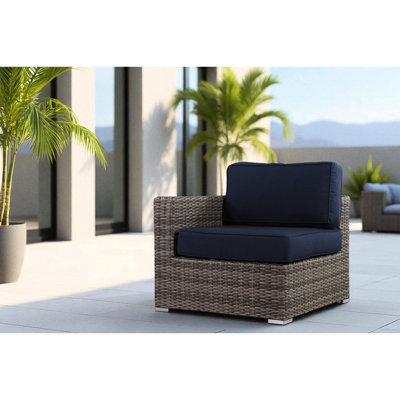 Fauteuil d'extérieur à un accoudoir avec siège bleu marine épais de 5 pouces et 7 coussins de dossier, housses de protection contre la décoloration, structure modulaire en aluminium résistant aux intempéries, tissu en mousse à cellules ouvertes, rouille
