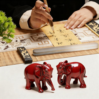 2 statues d'éléphant rouge Feng Shui, figurines de coffre haut / bas pour la richesse et la chance, décor de bureau à domicile, cadeau d'anniversaire idéal pour maman et les femmes