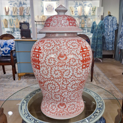 Pot en porcelaine fait à la main