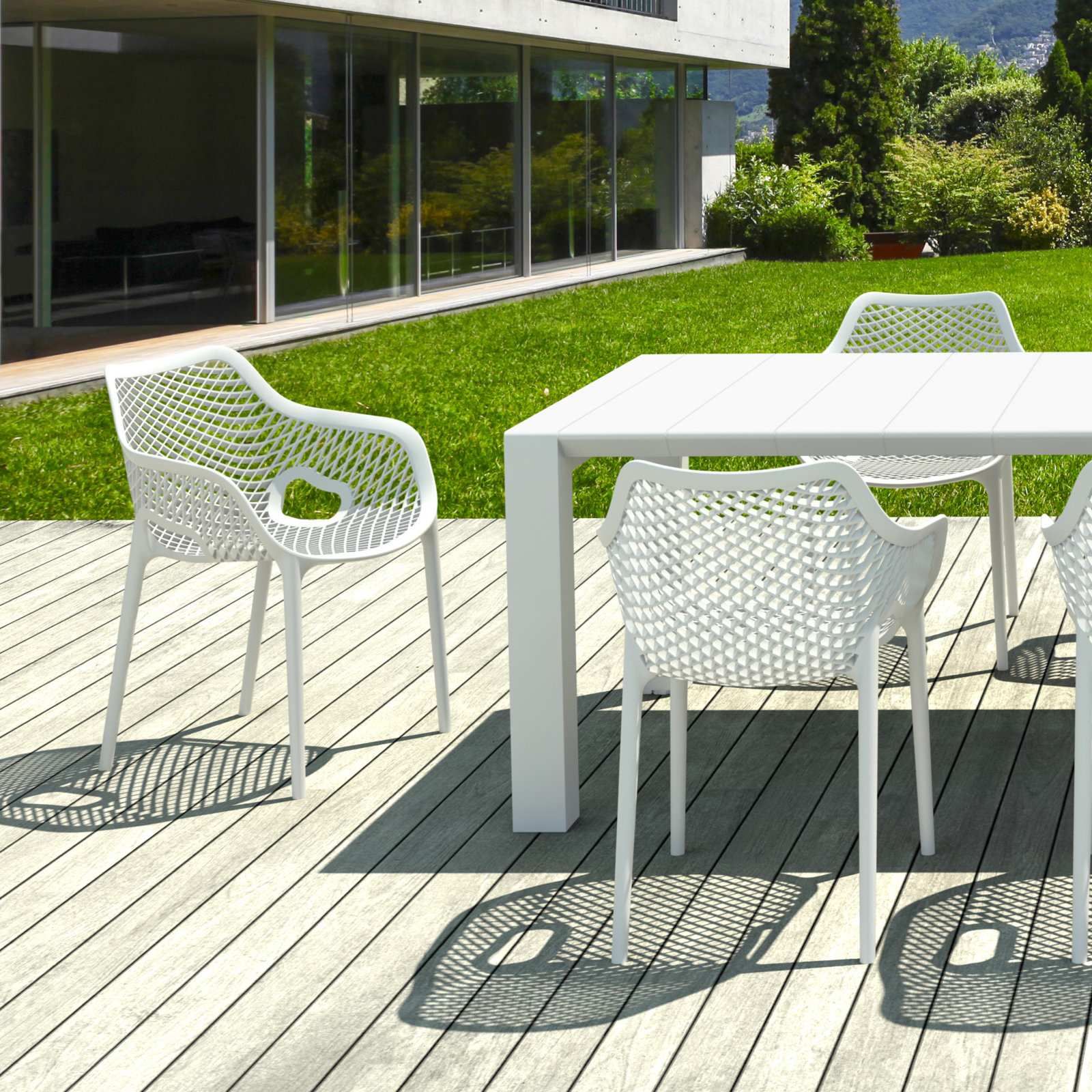 Farrah 39'' Rectangular 8-Person Outdoor Dining Set, White