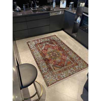 Tapis décoratif beige à motif floral traditionnel