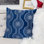 Coussin Holiday avec broderie exquise de flocon de neige et insert en peluche, parfait pour ajouter une touche festive à votre espace de vie