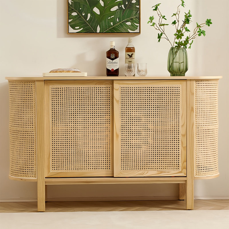 Buffet simple et moderne en rotin