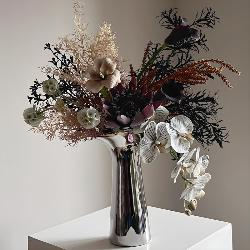 Ornements de fleurs simulées
