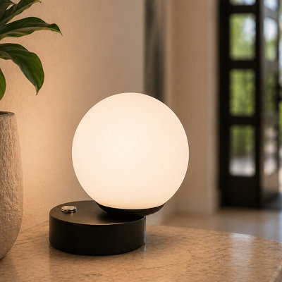 Lampe de table noire à DEL 6 po Capri Capri avec abat-jour en verre et gradateur tactile Capri