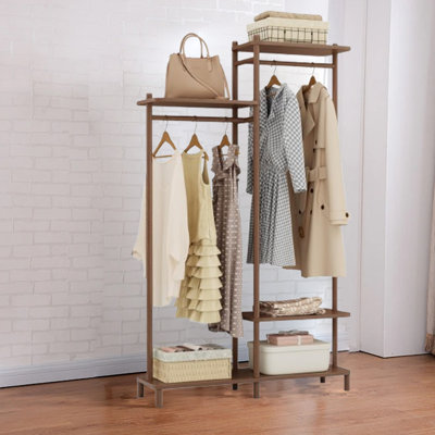 Portant à vêtements autoportant en bois massif avec tablettes pour porte-vêtements robuste dans le couloir