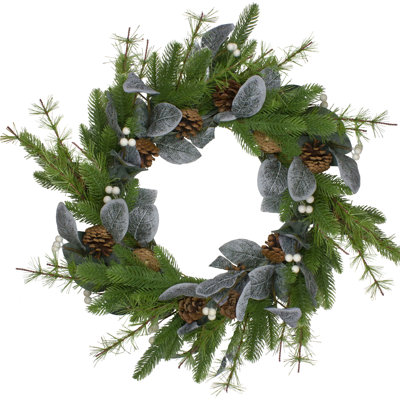 Couronne de Noël artificielle en mélange de pin blanc avec baies et pommes de pin - 22 pouces