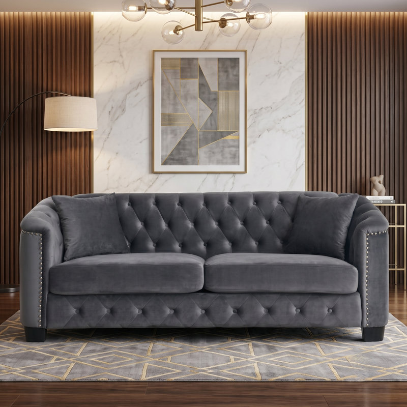 Canapé Chesterfield 77 po en velours capitonné avec garniture cloutée et coussins décoratifs, Beige