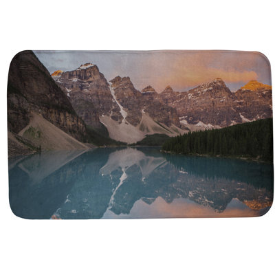 Tapis pour salle de bain Arria Valley and Mountains at Sunset