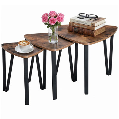Ensemble de 3 tables basses gigognes avec plateau en particules de bois brun et cadres en métal noir