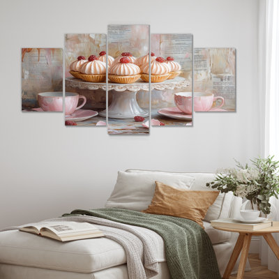 Rose et rouge, petits gâteaux sur un présentoir à gâteaux - ensemble d'art sur toile