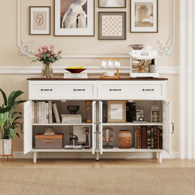 Buffet vintage sculpté à la main avec portes géométriques et rangement spacieux