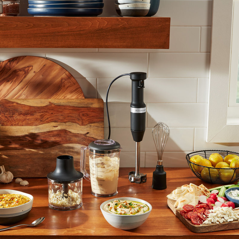 Mélangeur à immersion à main à vitesse variable KitchenAid avec bras amovible de 8 po, fouet, hachoir et pot de mélange en noir mat