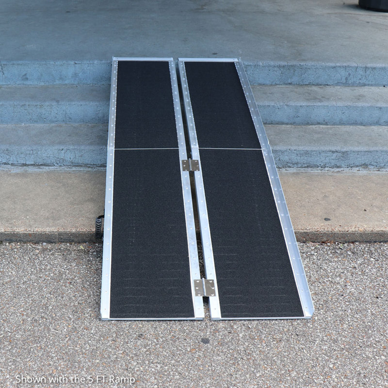 Rampe pour fauteuil roulant en aluminium pliable Titan Ramps - 600 lb Capacité, H 10 po x l 29 po x P 120 po