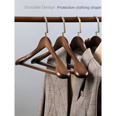 Cintres en bois massif pour costumes, manteaux et vestes
