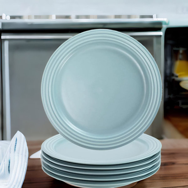 Are Porcelain Plates Microwave Safe?