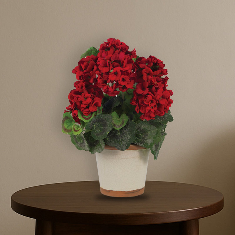Géranium en soie avec vase