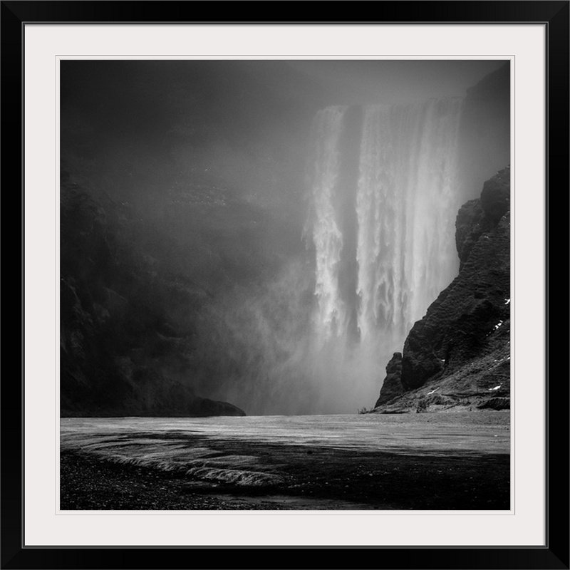 «Les chutes» de Straub par Herve loire, reproduction de photo, Cadre noir, H 38 po x l 38 po x P 1 po