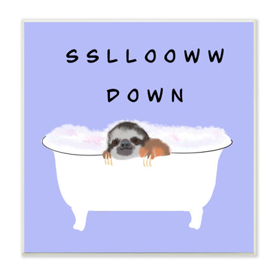 «Fia Slow Down Baby Sloth Bath Bath Lavender» par Ashley Singleton - impression sur bois