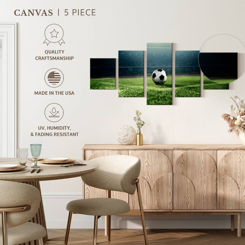 Ballon de soccer sous les projecteurs, H 24 po x l 55 po