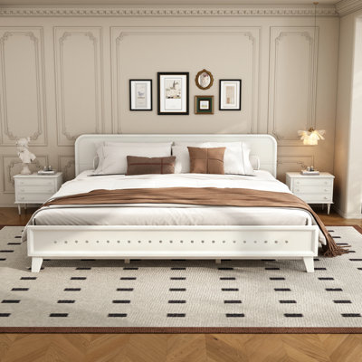 Très grand lit blanc en pin massif et contreplaqué, silhouette épurée, détails subtils, structure, tête de lit de 80,2 pouces, hauteur de 29,5 pouces, sommeil confortable en blanc, design intemporel, moderne