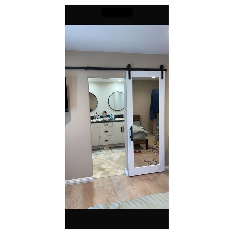 Porte de grange double robuste avec miroir Lucia 1299 Blanc Soie, supports de rail de 13 pi, portes intérieures à panneaux solides et lourds - 36 po x 80 po (2 x 18 x 80 po) - Rail noir - Miroir