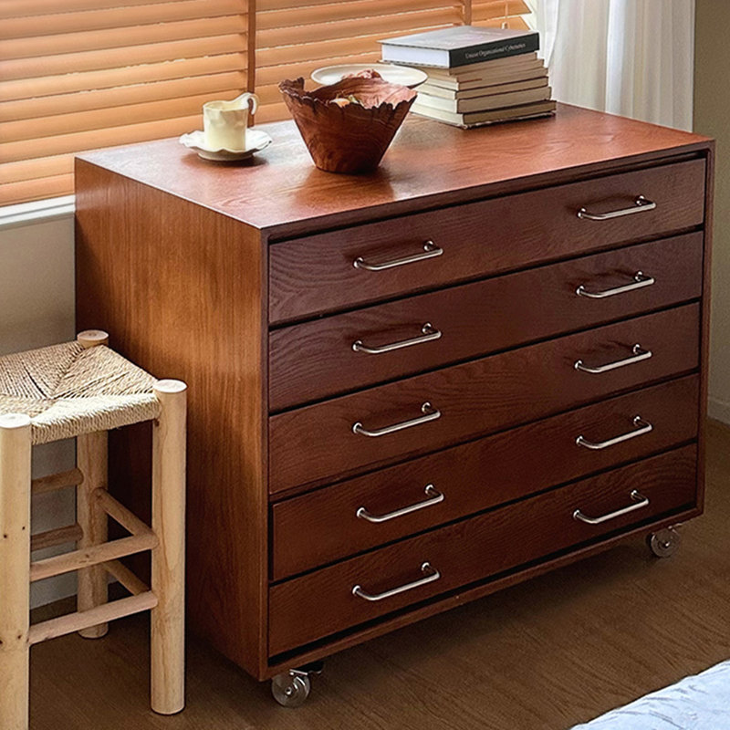 Armoire américaine à cinq tiroirs en bois massif avec roulettes American-Style, H 34,25 po x l 39,37 po x P 18,9 po, Brun