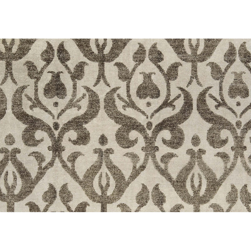 La Ciel Damask Area Rug in Beige/Brown