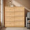 Commode 8 tiroirs en bois naturel avec poignées dorées, planche d'ingénierie imperméable