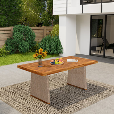 Patiotable d'extérieur en bois avec plateau à lattes