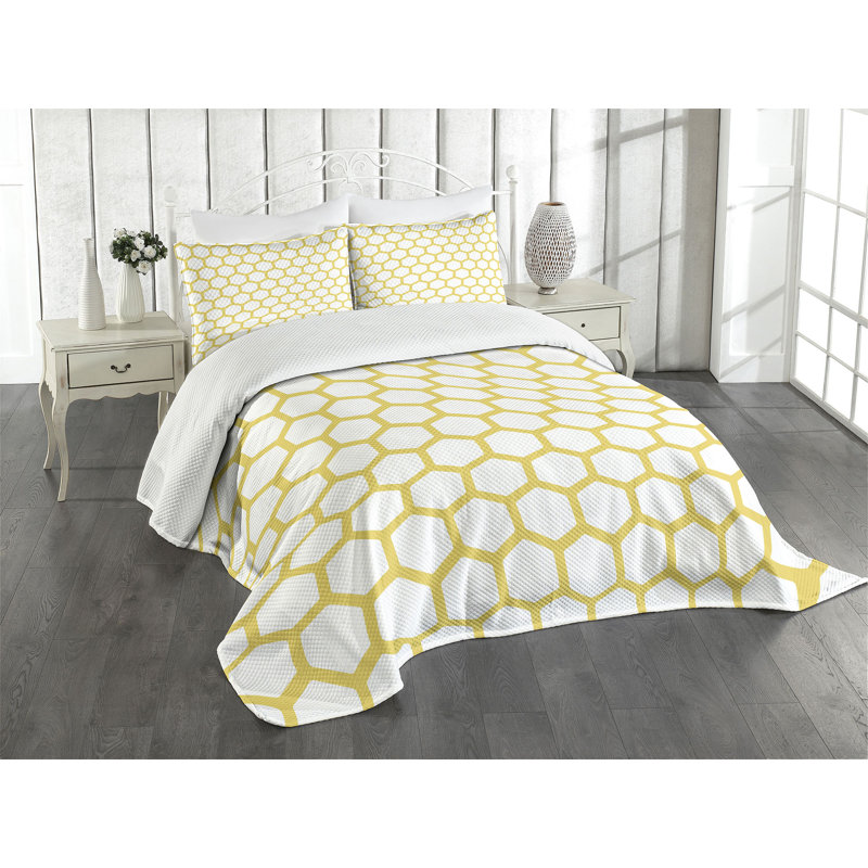 Queen White and Yellow Quilted Bedspread Set with Shams