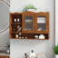 Armoire murale brune à porte coulissante en verre