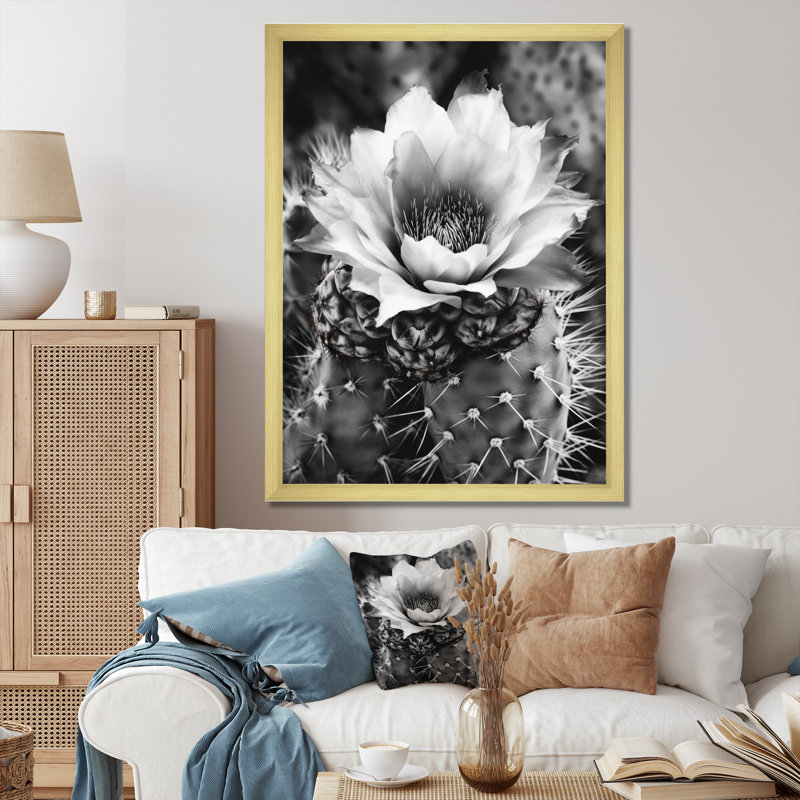 Naythen Gray Desert Cactus I sur toile, H 20 po x l 12 po x P 1 po, Encadrement doré